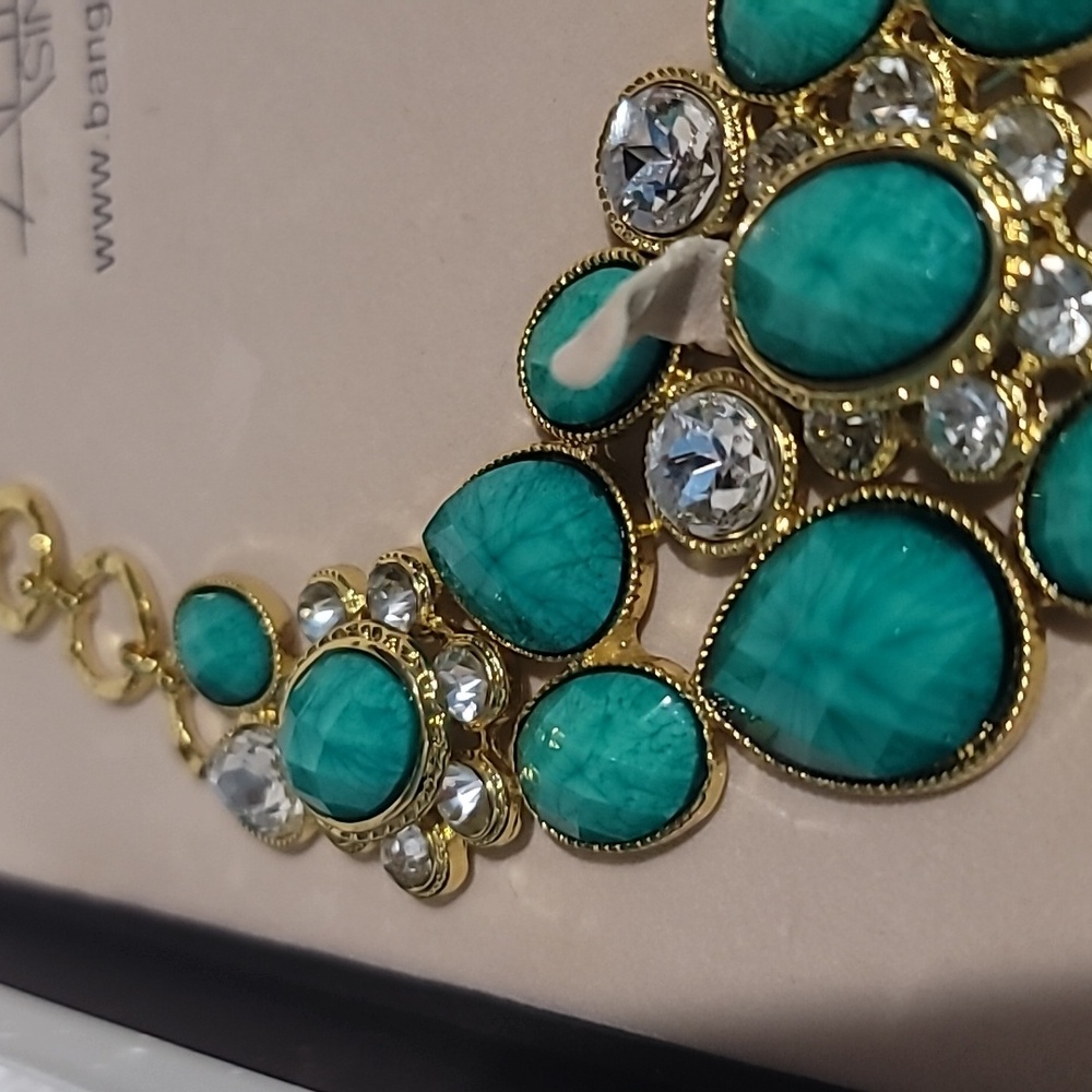 Amrita Singh Gold and Green Statement Necklace -NEW - Picture 4 of 5